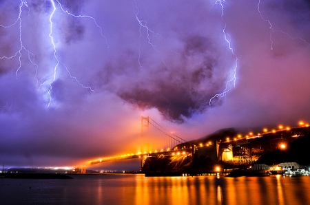 golden gate bridge lightning